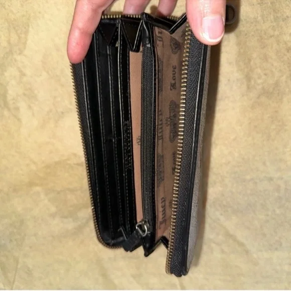 Juicy Couture pink and gray vintage daydreamer with pink and gray juicy wallet - Picture 14 of 15